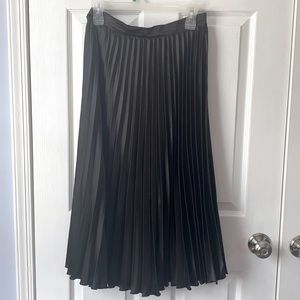 Silky Pleated Midi skirt
